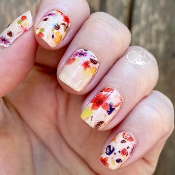 5/$50 Color Street Good Impressions Nail Strips Floral Beige - Picture 1 of 16